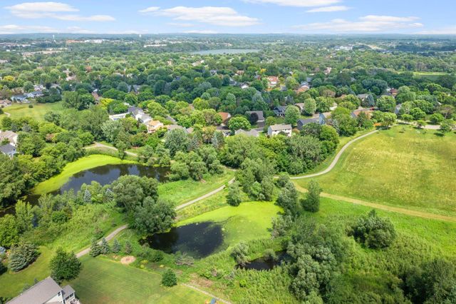 1801 Valley Ridge Trail S, Chanhassen, MN 55317