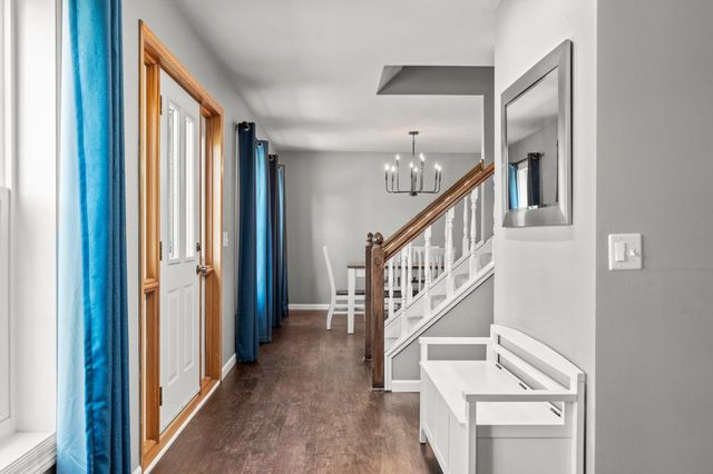 1801 Valley Ridge Trail S, Chanhassen, MN 55317