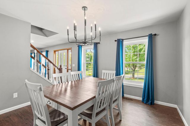 1801 Valley Ridge Trail S, Chanhassen, MN 55317