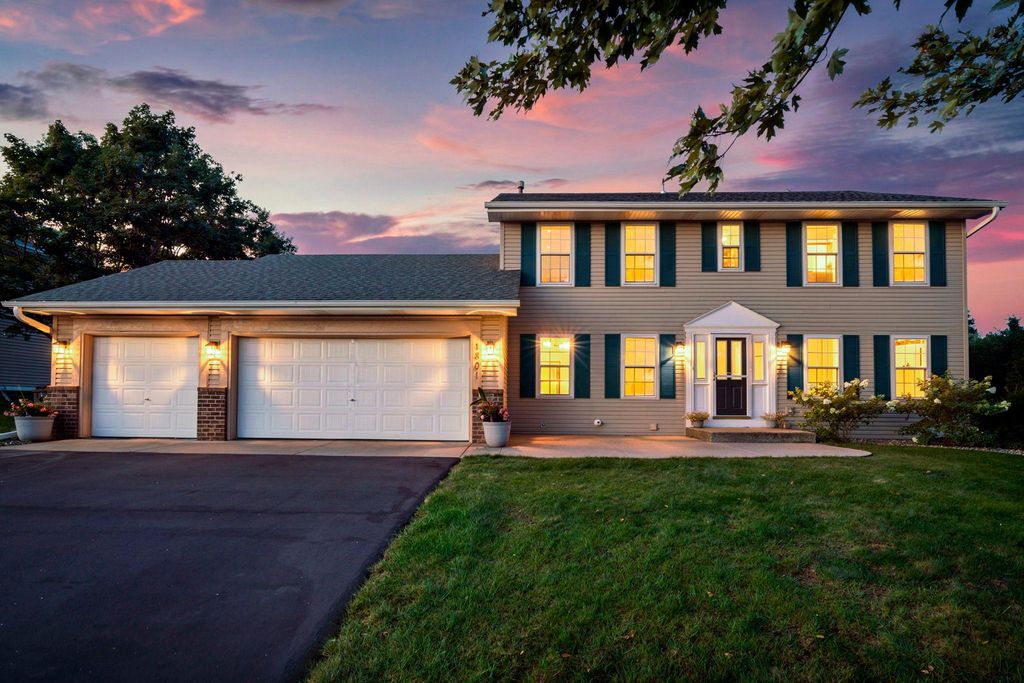 1801 Valley Ridge Trail S, Chanhassen, MN 55317