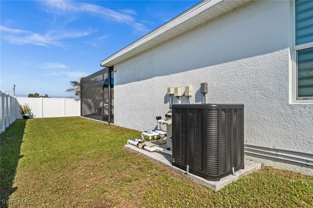 1017 NW 15th TER, Cape Coral, FL 33993