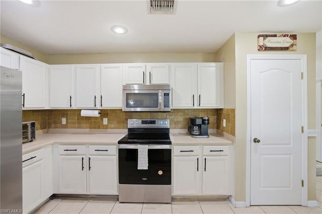 1112 SW 9th CT, Cape Coral, FL 33991