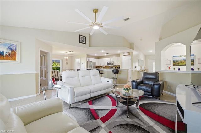 1112 SW 9th CT, Cape Coral, FL 33991