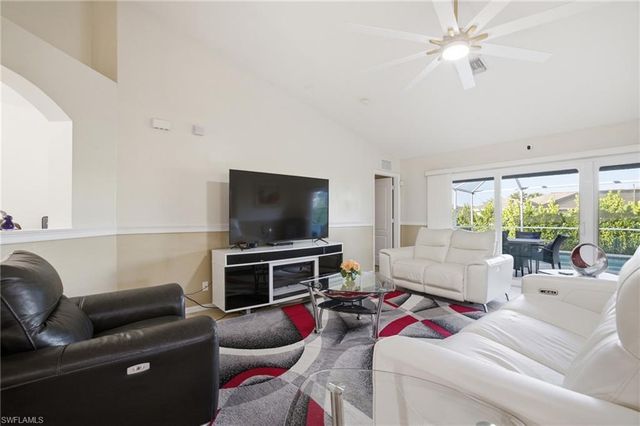 1112 SW 9th CT, Cape Coral, FL 33991