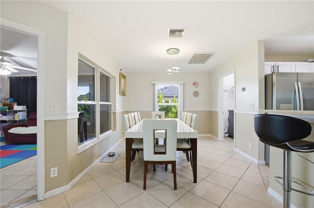 1112 SW 9th CT, Cape Coral, FL 33991