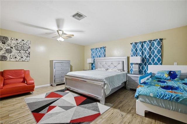 1112 SW 9th CT, Cape Coral, FL 33991