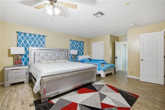 1112 SW 9th CT, Cape Coral, FL 33991