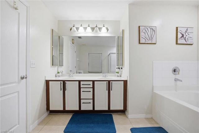 1112 SW 9th CT, Cape Coral, FL 33991