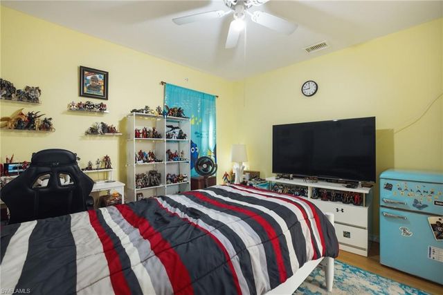 1112 SW 9th CT, Cape Coral, FL 33991