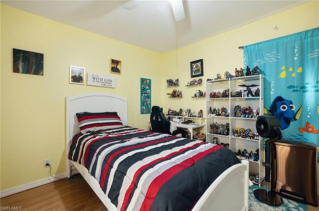 1112 SW 9th CT, Cape Coral, FL 33991