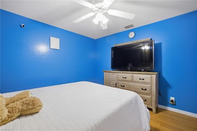 1112 SW 9th CT, Cape Coral, FL 33991