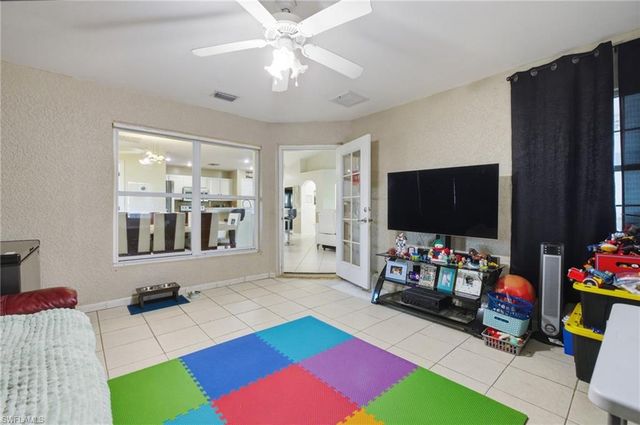 1112 SW 9th CT, Cape Coral, FL 33991