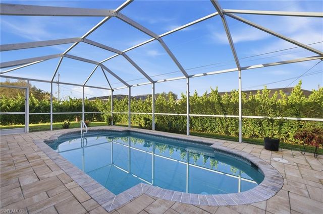 1112 SW 9th CT, Cape Coral, FL 33991