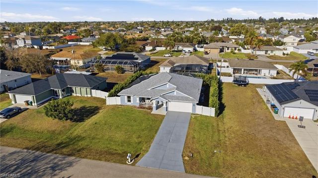 1112 SW 9th CT, Cape Coral, FL 33991