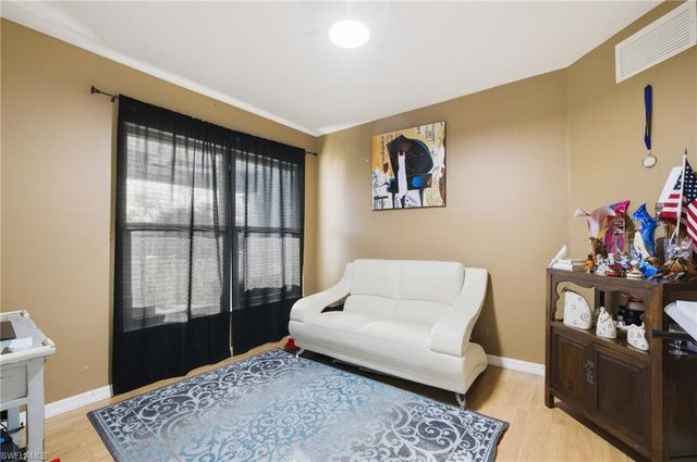 1112 SW 9th CT, Cape Coral, FL 33991