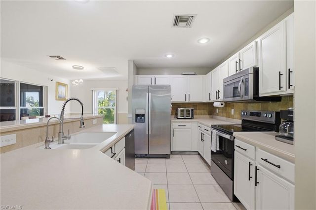 1112 SW 9th CT, Cape Coral, FL 33991