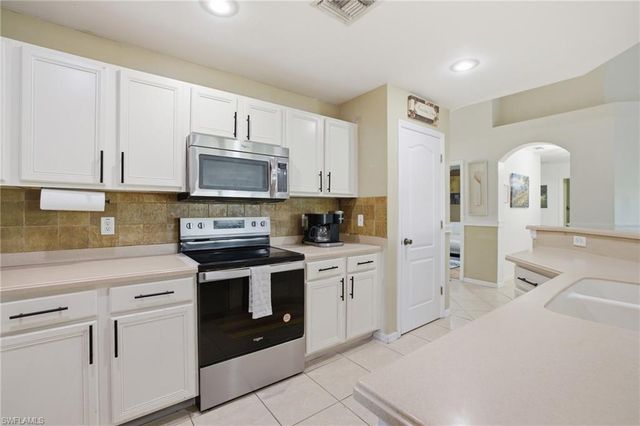 1112 SW 9th CT, Cape Coral, FL 33991