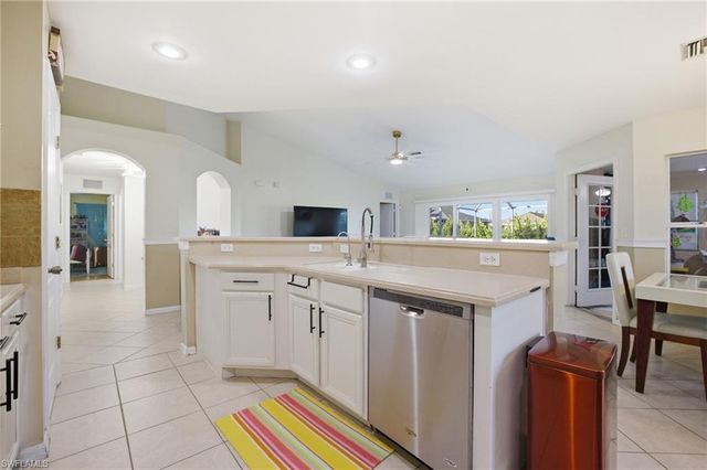 1112 SW 9th CT, Cape Coral, FL 33991