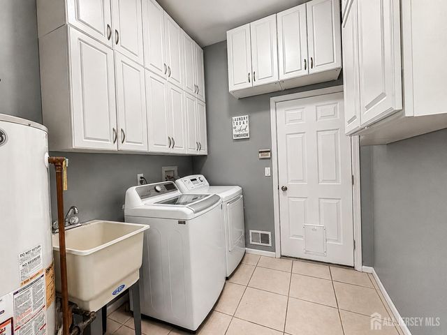 93 Sand Hills Road, South Brunswick, NJ 08824