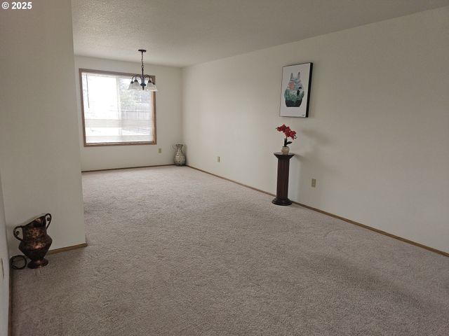 13001 Ne 83RD St, Vancouver, WA 98682