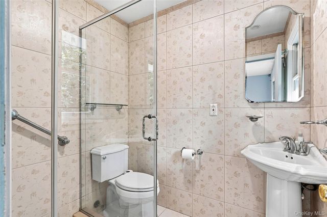 7 Overhill Road, New Rochelle, NY 10804