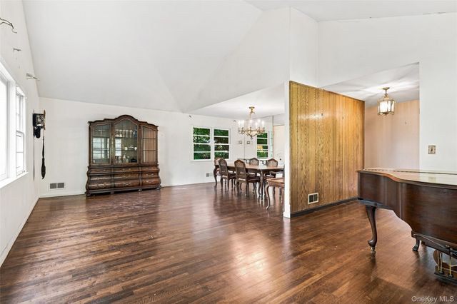 7 Overhill Road, New Rochelle, NY 10804