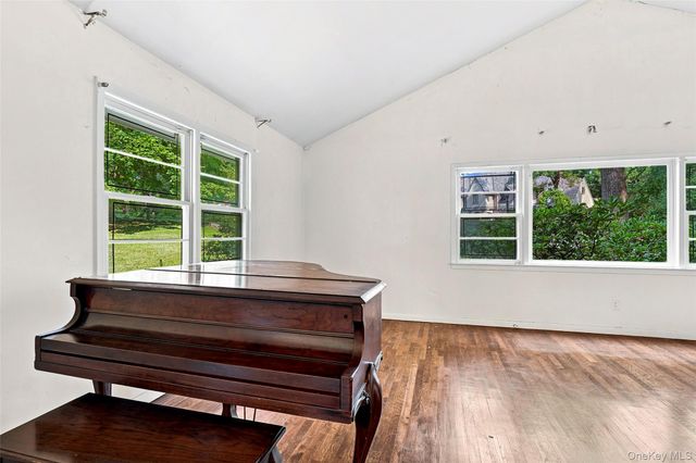 7 Overhill Road, New Rochelle, NY 10804
