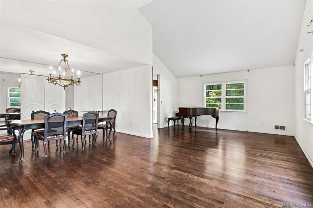 7 Overhill Road, New Rochelle, NY 10804