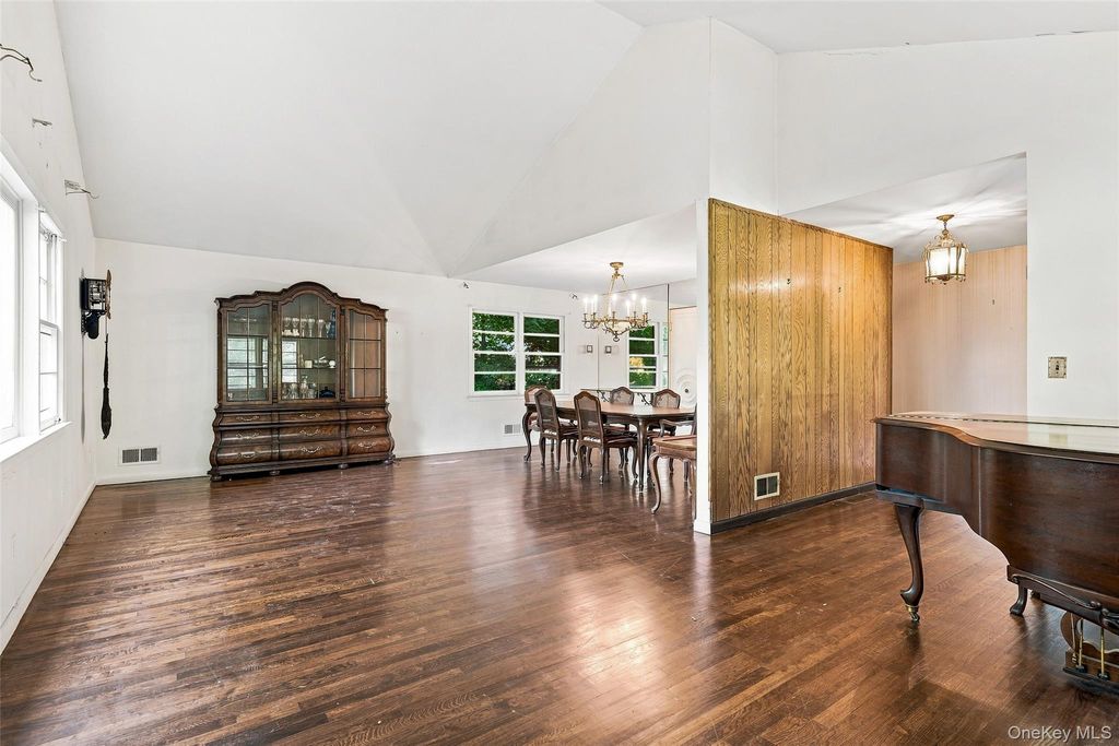 7 Overhill Road, New Rochelle, NY 10804 — photo 3