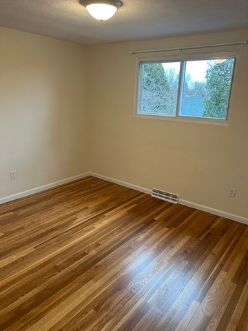 11 Debra Ln, Framingham, MA 01701