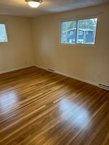 11 Debra Ln, Framingham, MA 01701
