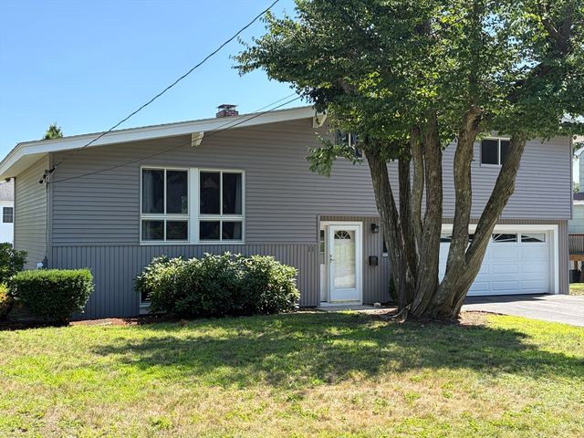 11 Debra Ln, Framingham, MA 01701