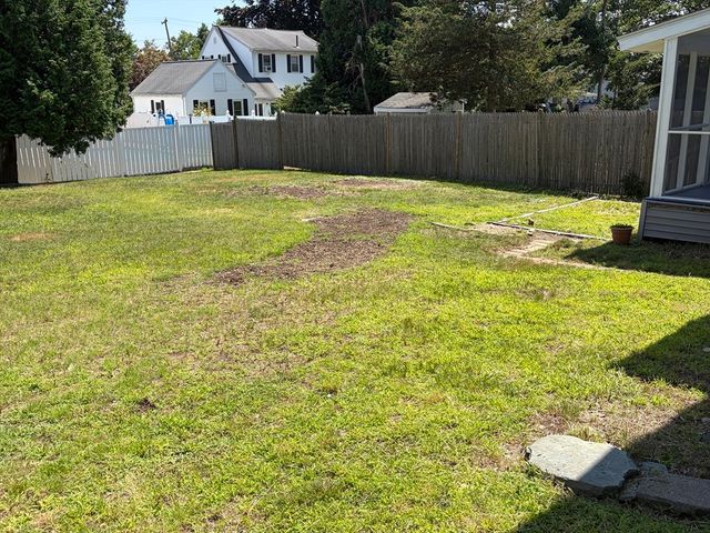 11 Debra Ln, Framingham, MA 01701