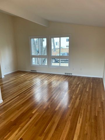 11 Debra Ln, Framingham, MA 01701
