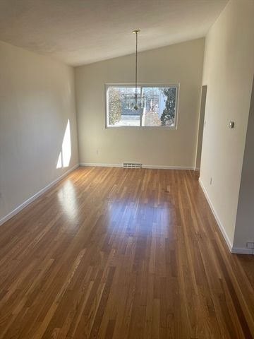 11 Debra Ln, Framingham, MA 01701