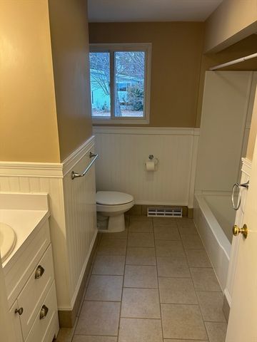 11 Debra Ln, Framingham, MA 01701