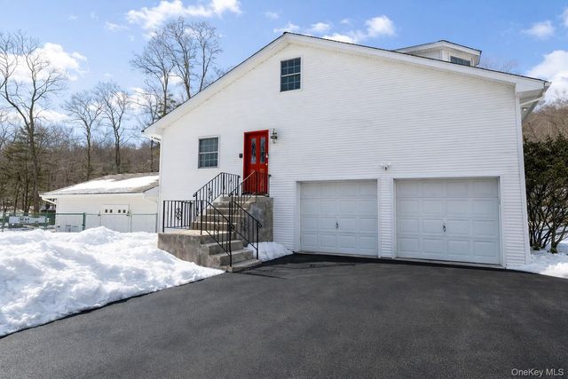 3 Danielle Court, Montebello, NY 10901