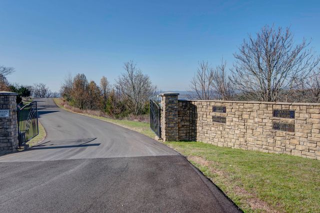 33 Henning Crossing, Branson, MO 65616