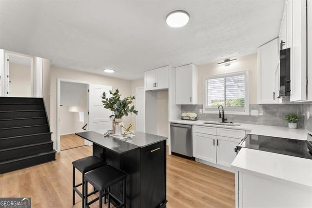 530 Wexwood Drive, Riverdale, GA 30274