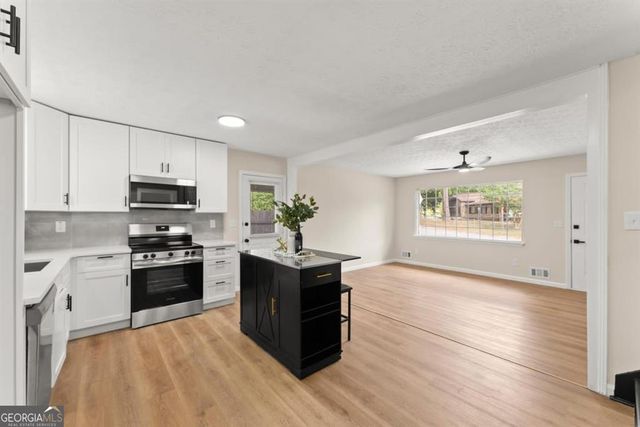 530 Wexwood Drive, Riverdale, GA 30274