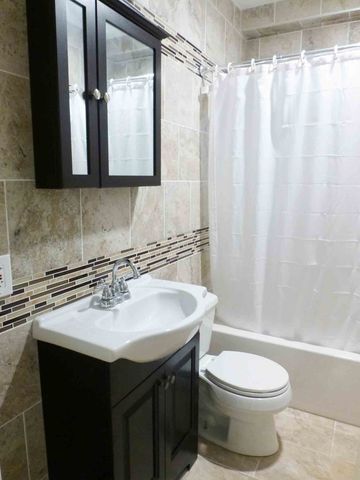 2839 N Central Park Avenue, Chicago, IL 60618