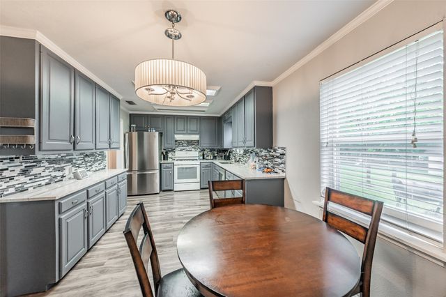 1009 Zelda, Hurst, TX 76053