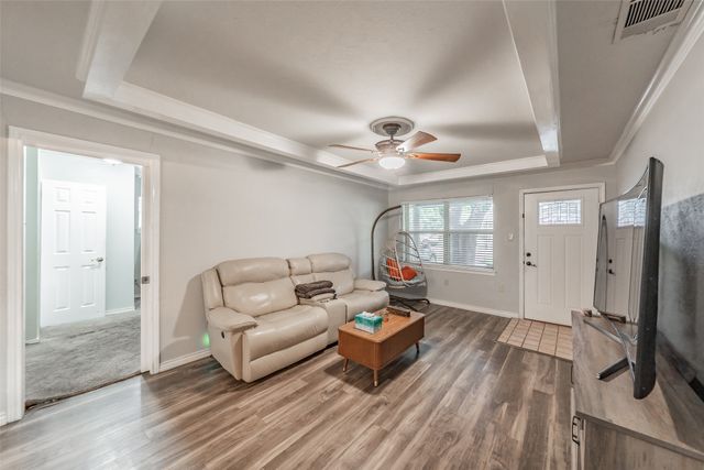 1009 Zelda, Hurst, TX 76053