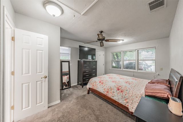 1009 Zelda, Hurst, TX 76053