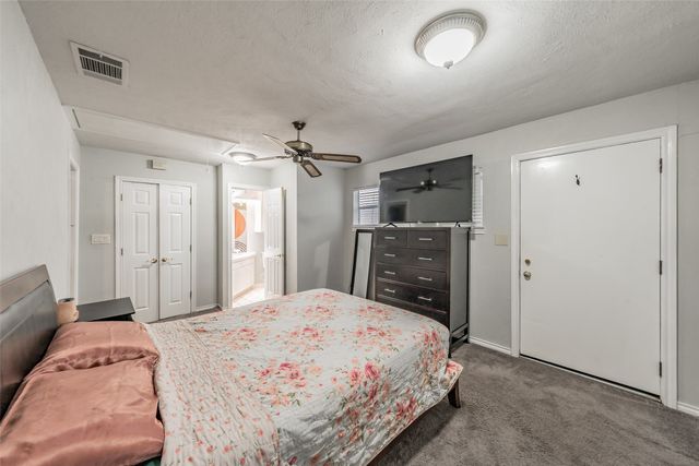 1009 Zelda, Hurst, TX 76053