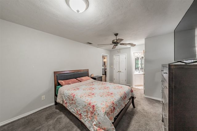 1009 Zelda, Hurst, TX 76053