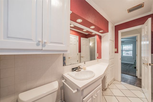 1009 Zelda, Hurst, TX 76053