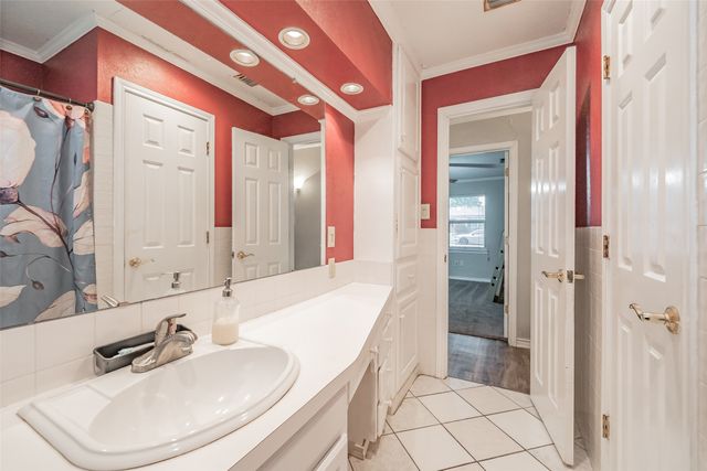 1009 Zelda, Hurst, TX 76053