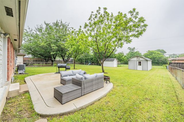 1009 Zelda, Hurst, TX 76053