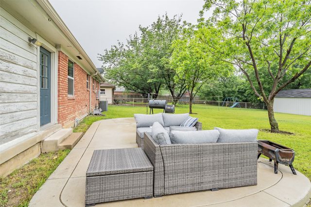 1009 Zelda, Hurst, TX 76053